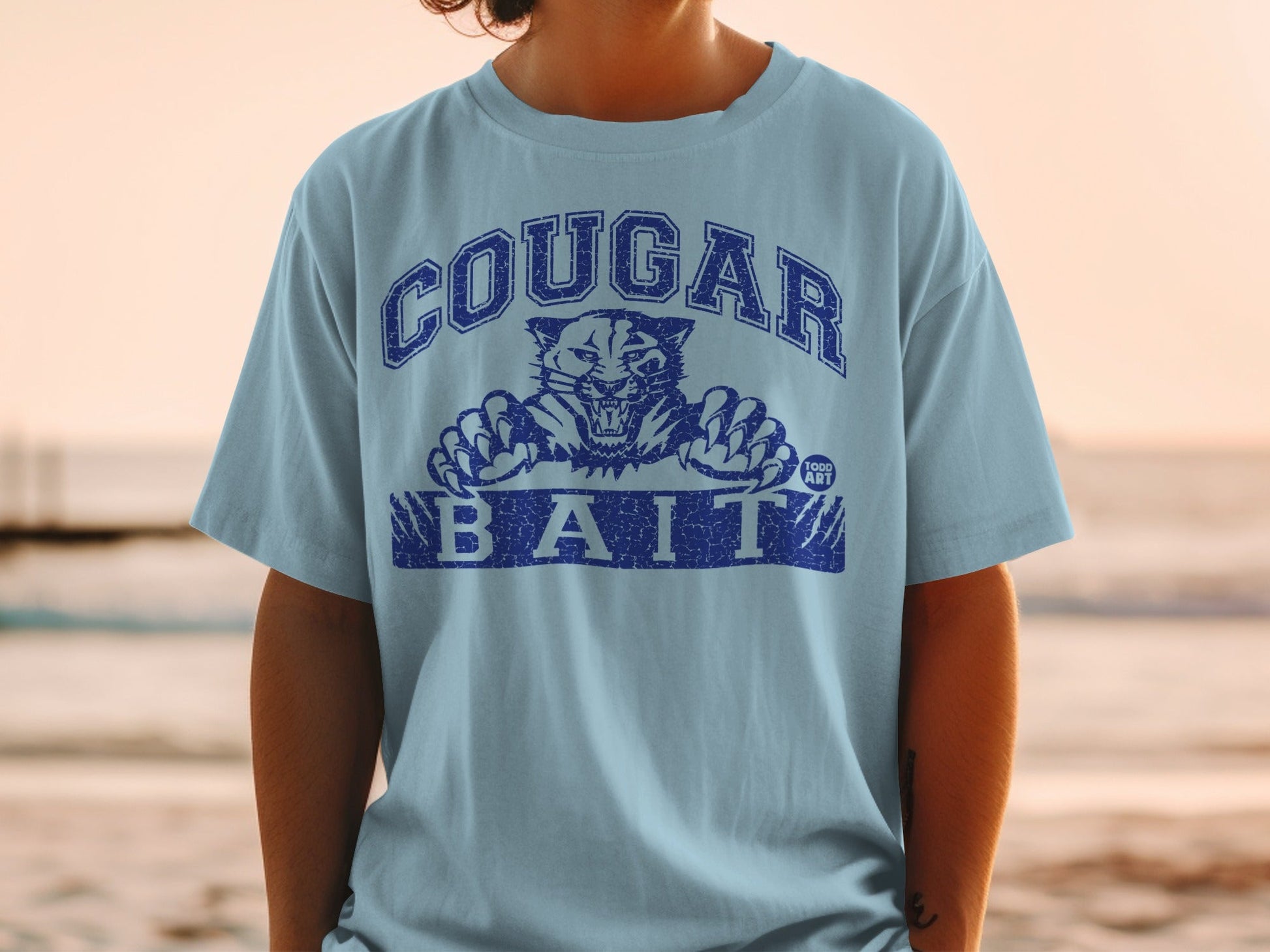 Cougar Bait Graphic Printed T-shirt for Casual Wear