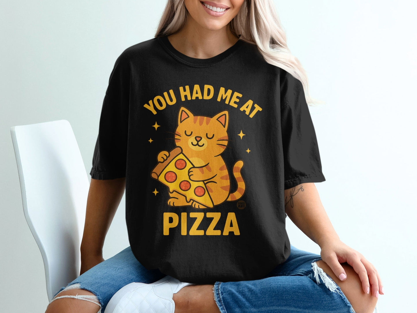 Black t-shirt with a smiling cat holding a slice of pizza.