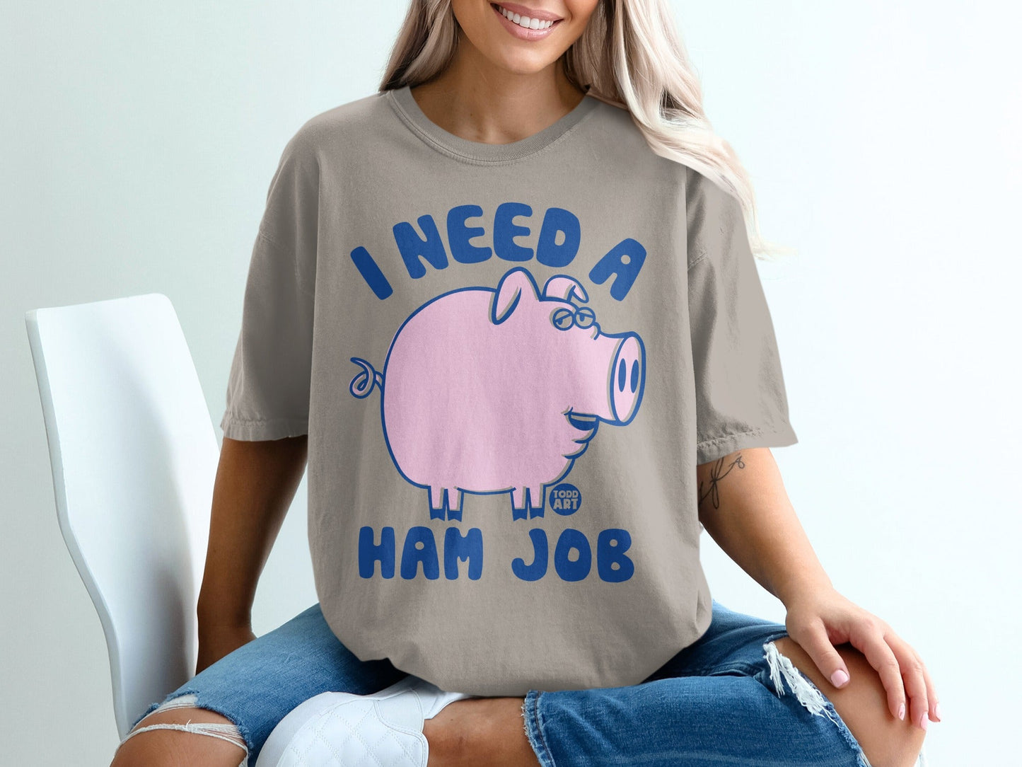 T-shirt with pink pig and text "I NEED A HAM JOB".