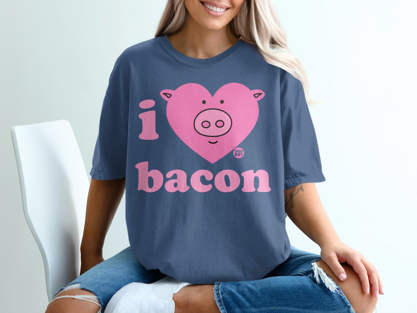 I Love Bacon Cute Pig Heart Design T-Shirt