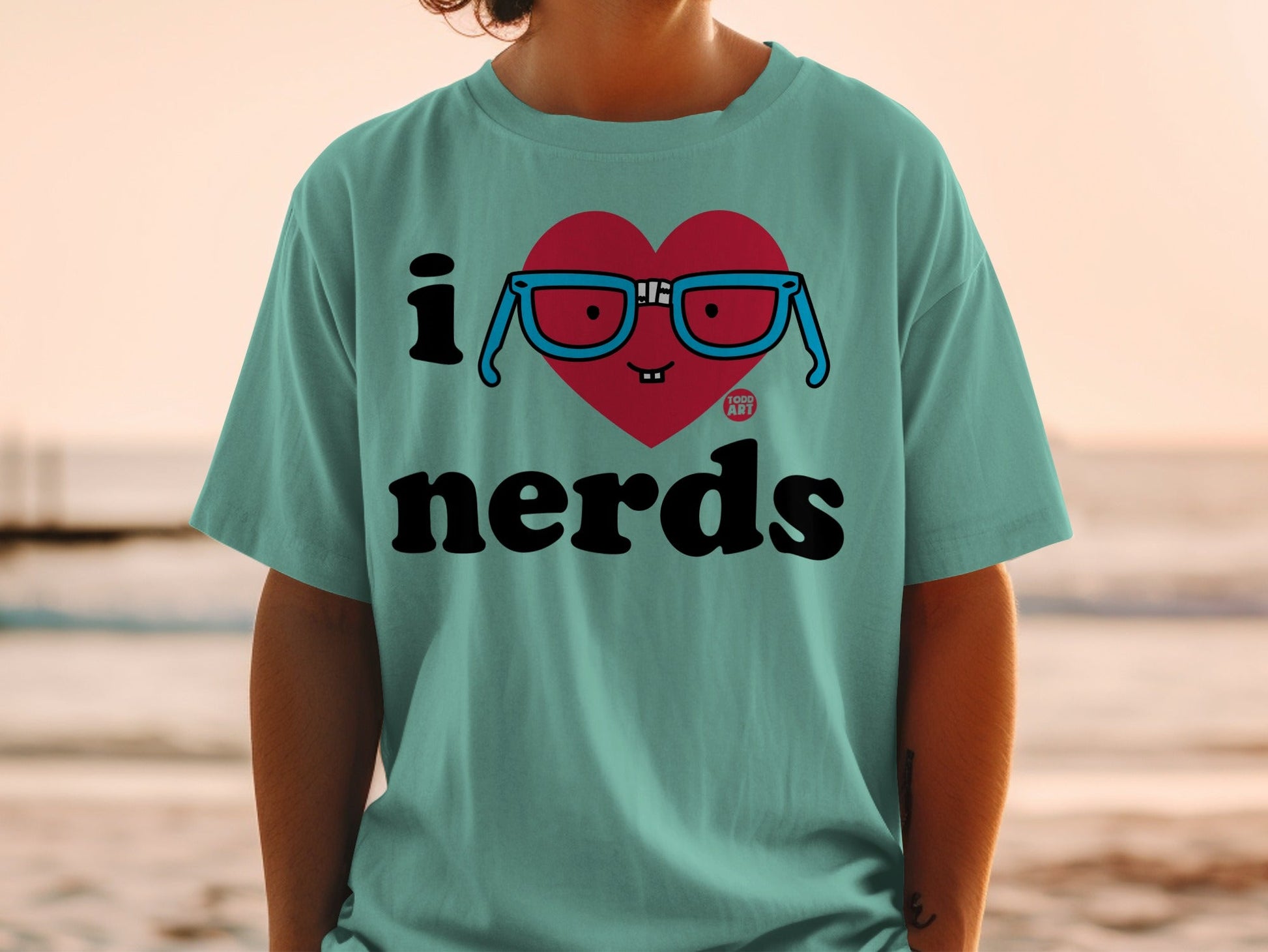 I Love Nerds Cartoon Glasses Heart Design T-shirt