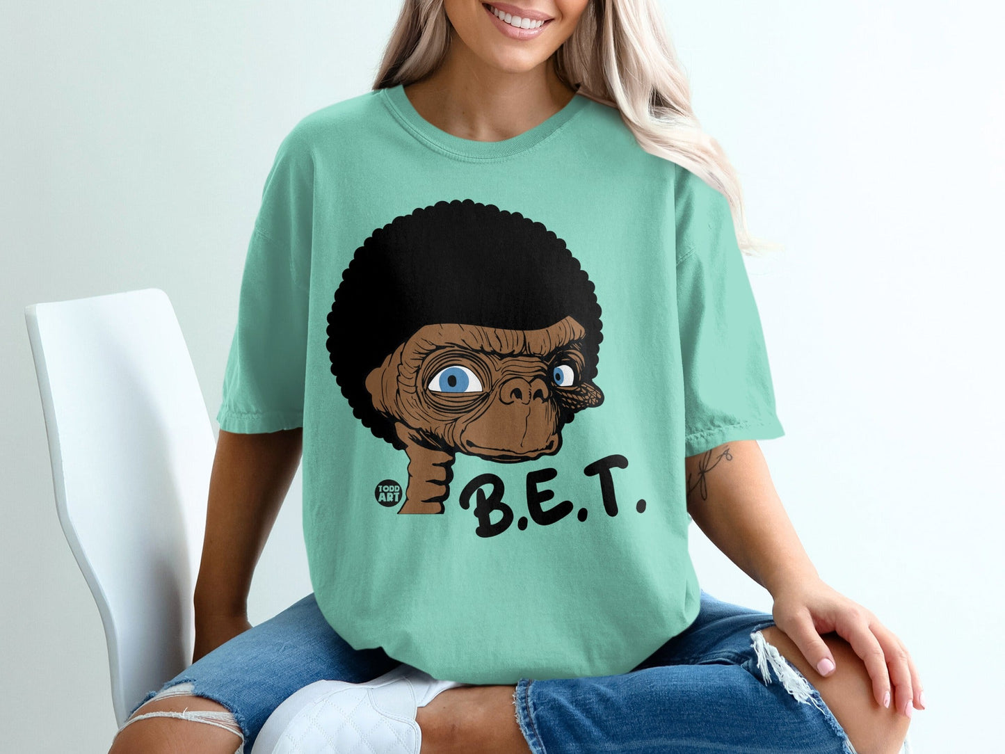 Mint t-shirt with cartoon E.T. wearing an afro and the text "B.E.T."