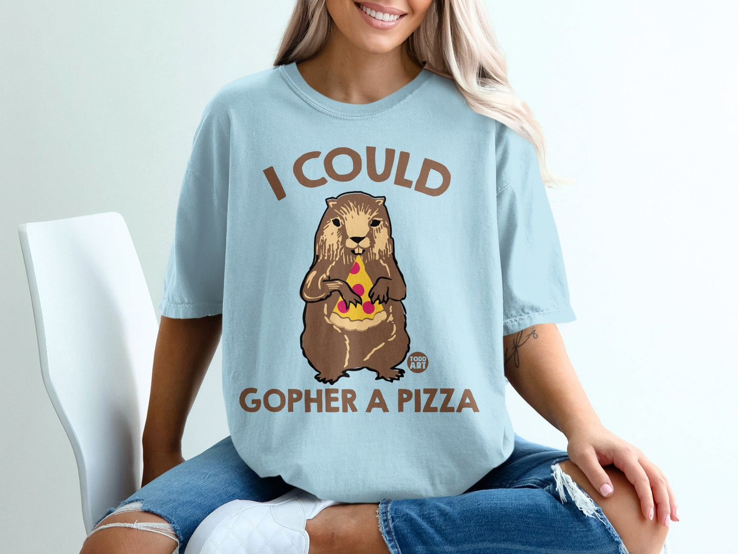 Light blue t-shirt with a gopher holding a slice of pizza.