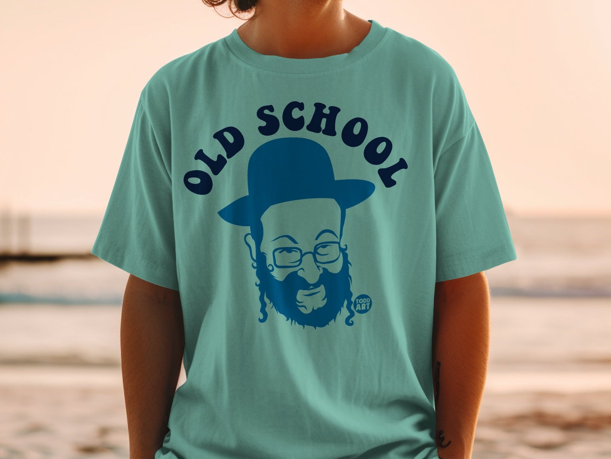 T-shirt with blue graphic of bearded man in hat, text "OLD SCHOOL" and "TODO ART".