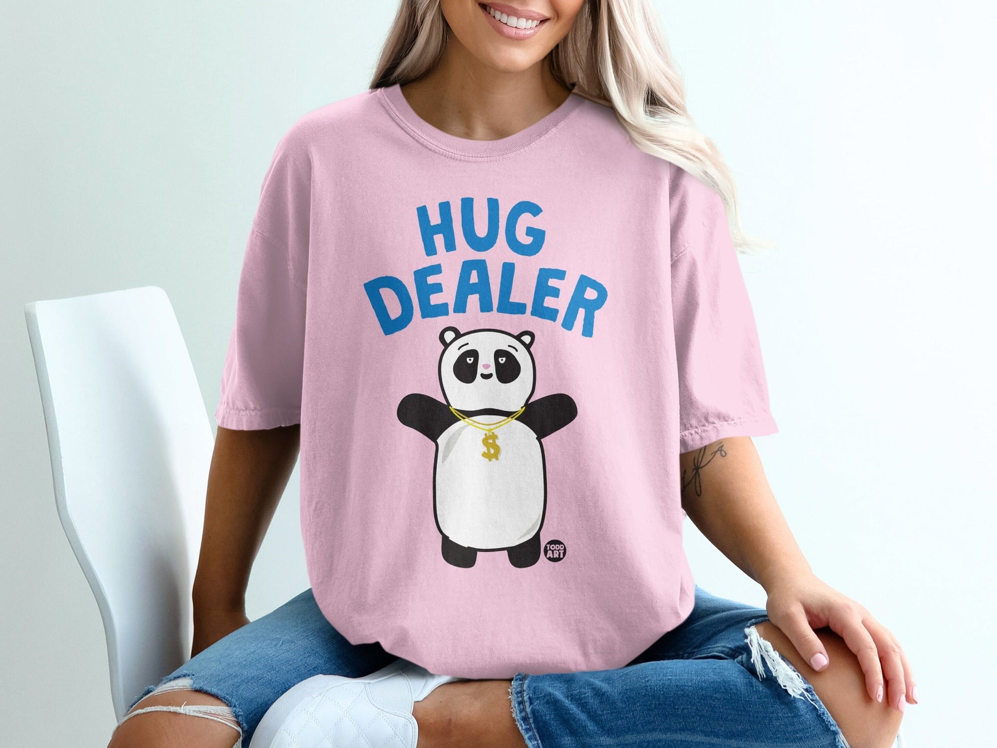 Cute Hug Dealer Panda Graphic Tee For Casual Everyday