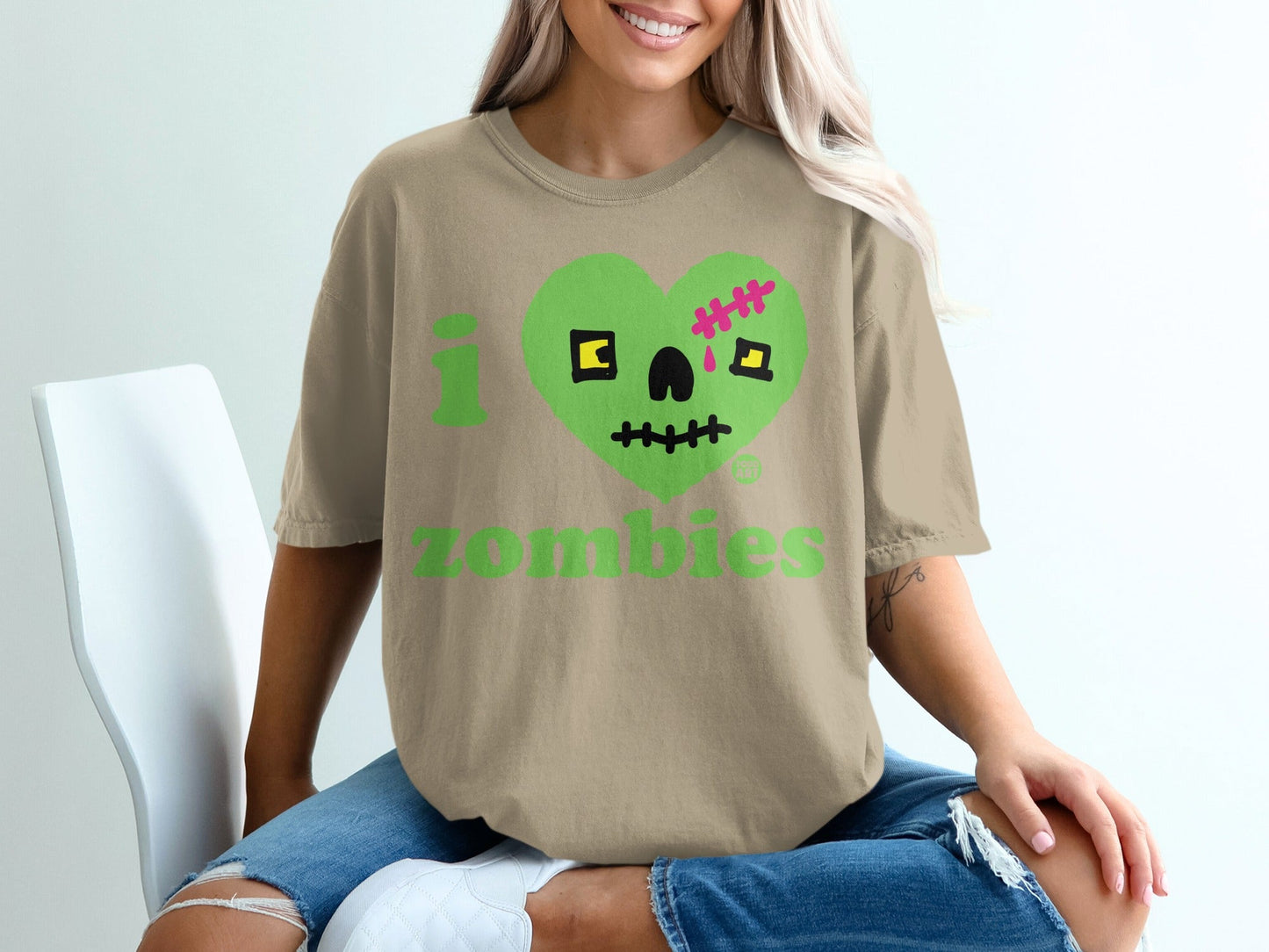 I Love Zombies Graphic Design T-Shirt for Halloween