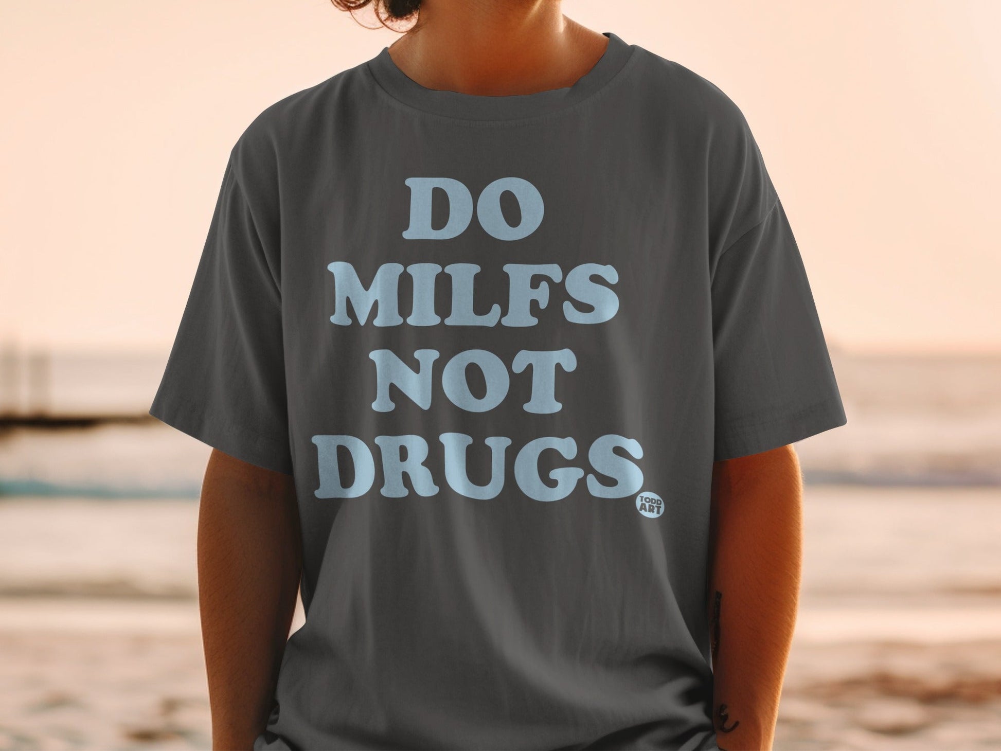 DO MILFS NOT DRUGS Todd Art Gray T-shirt
