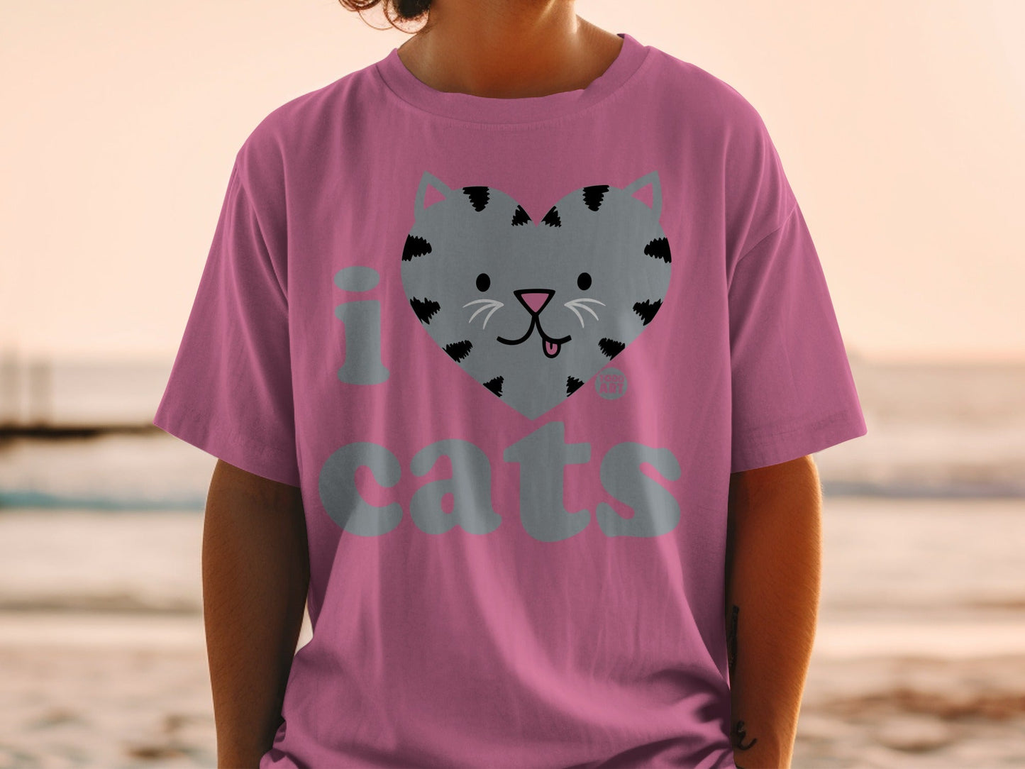 I Love Cats Cute Heart Graphic T-Shirt for Cat Lovers