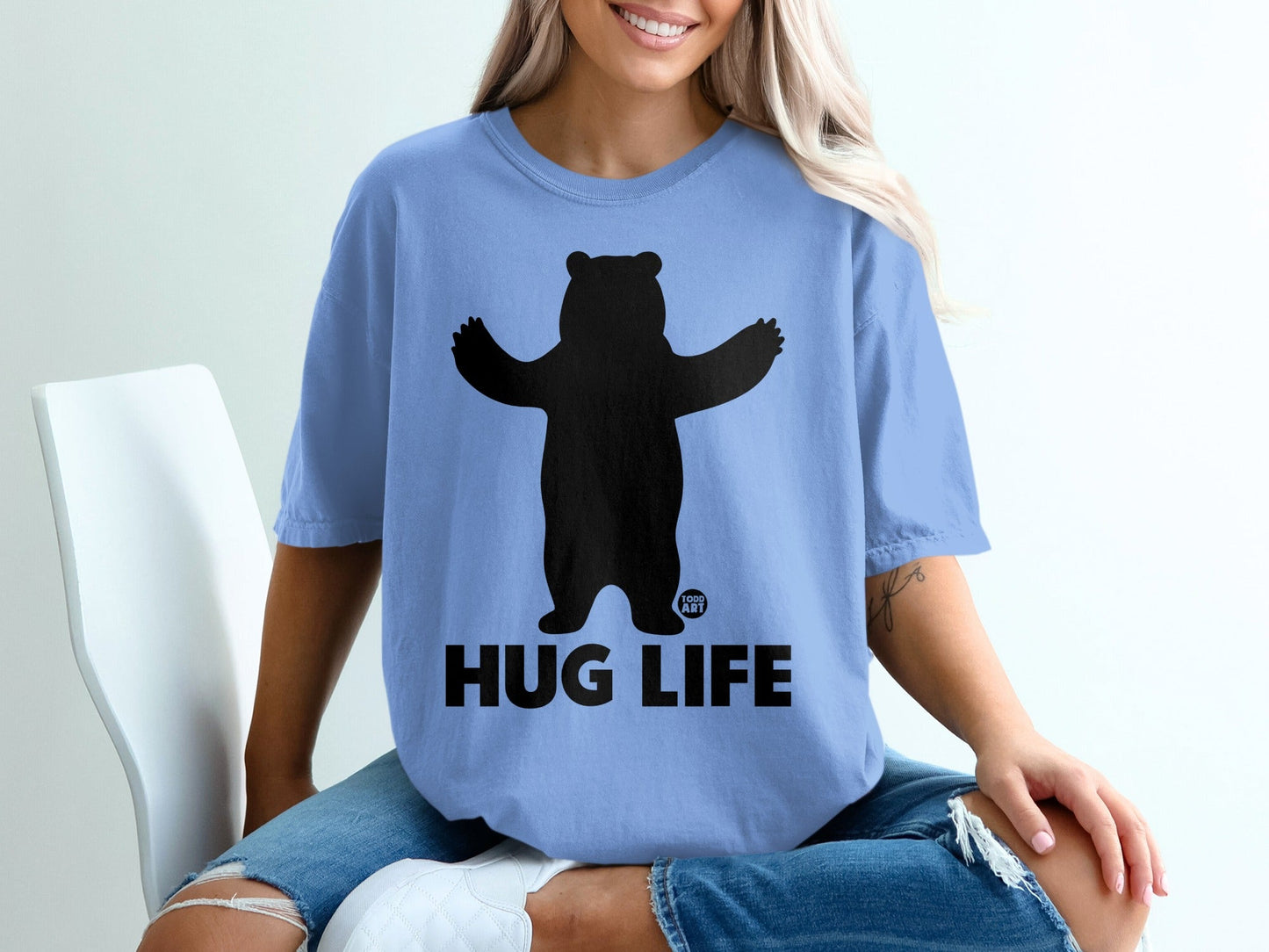 Hug Life Graphic Tee with Bear Print Casual Style