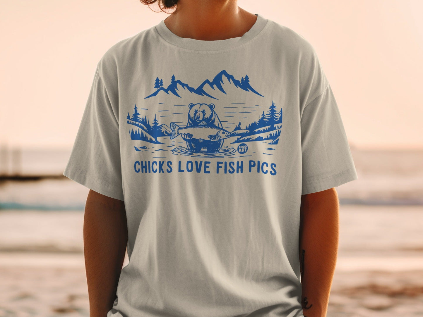Chicks Love Fish Pics Graphic Bear in Nature Shirt
