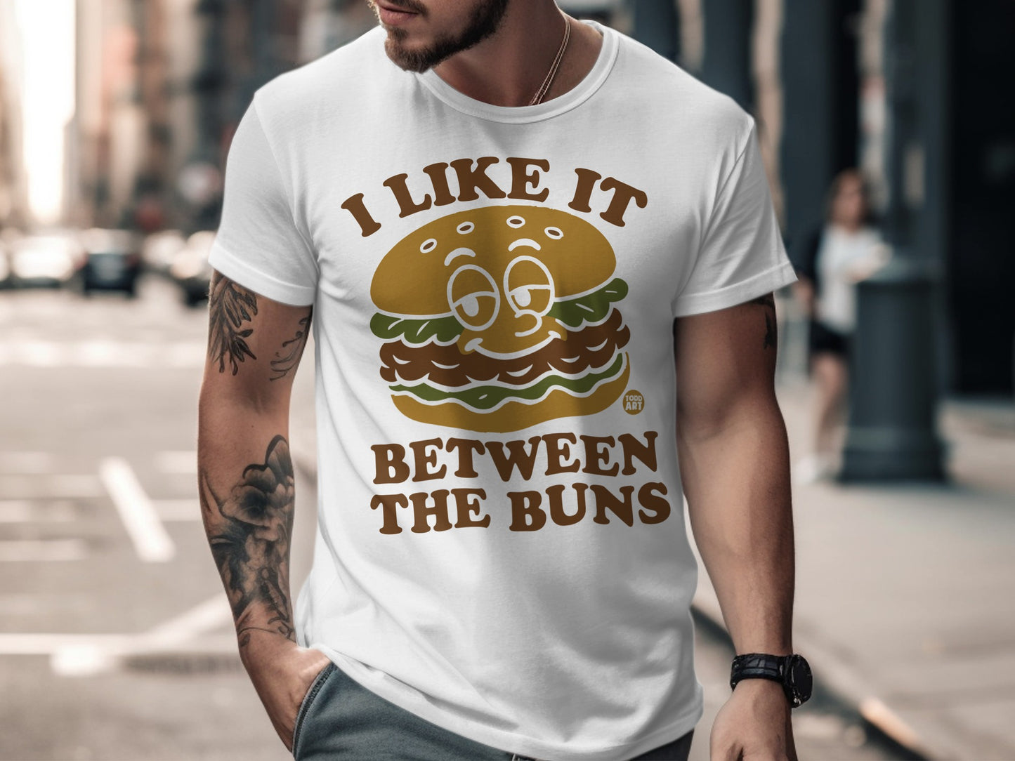 I Like It Between The Buns Graphic T-shirt