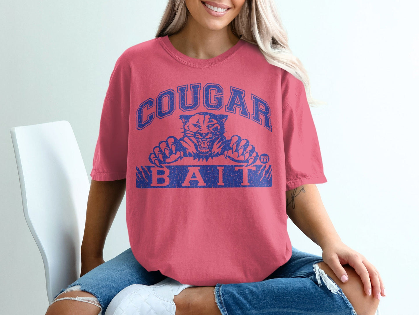 Cougar Bait Graphic Design Oversized T-Shirt