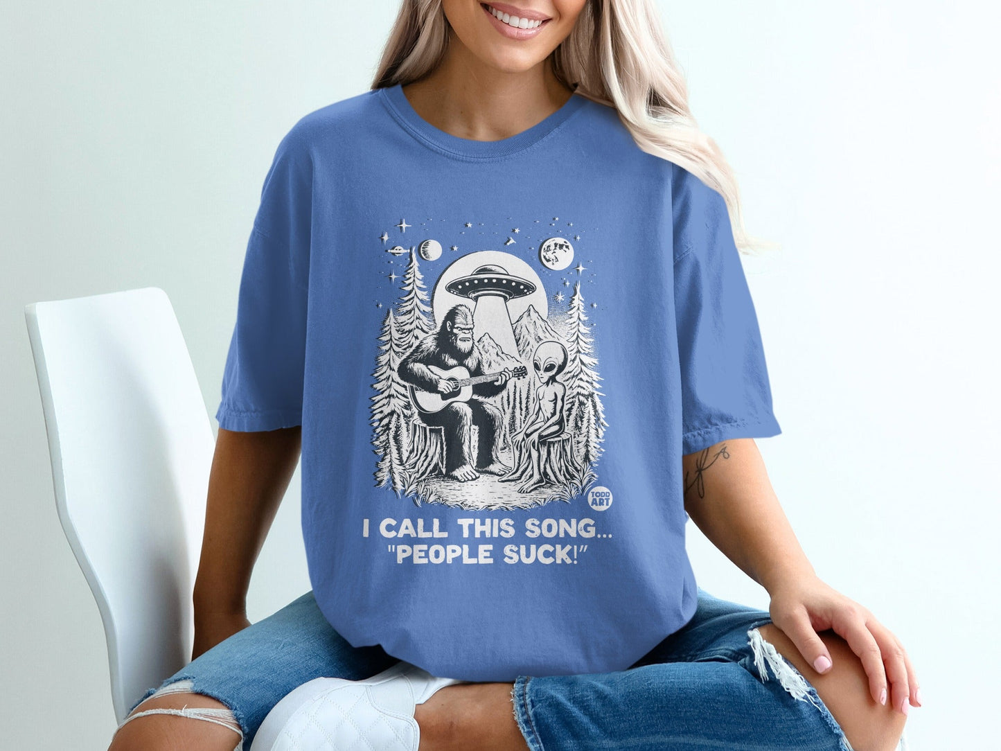 Funny UFO Bigfoot People Suck shirt Vintage Art Tee