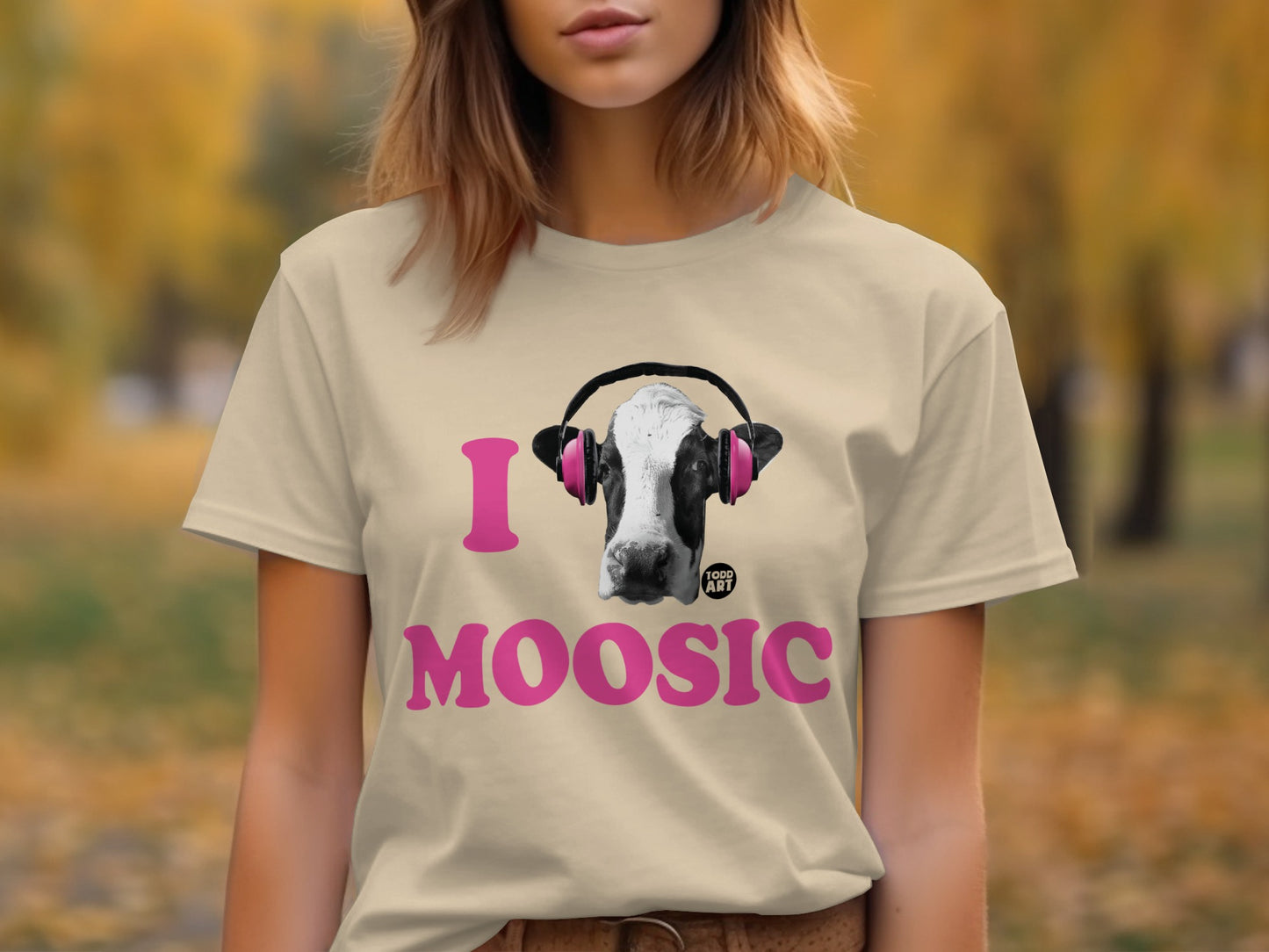 I Moosic Headphone-Wearing Cow Graphic T-Shirt
