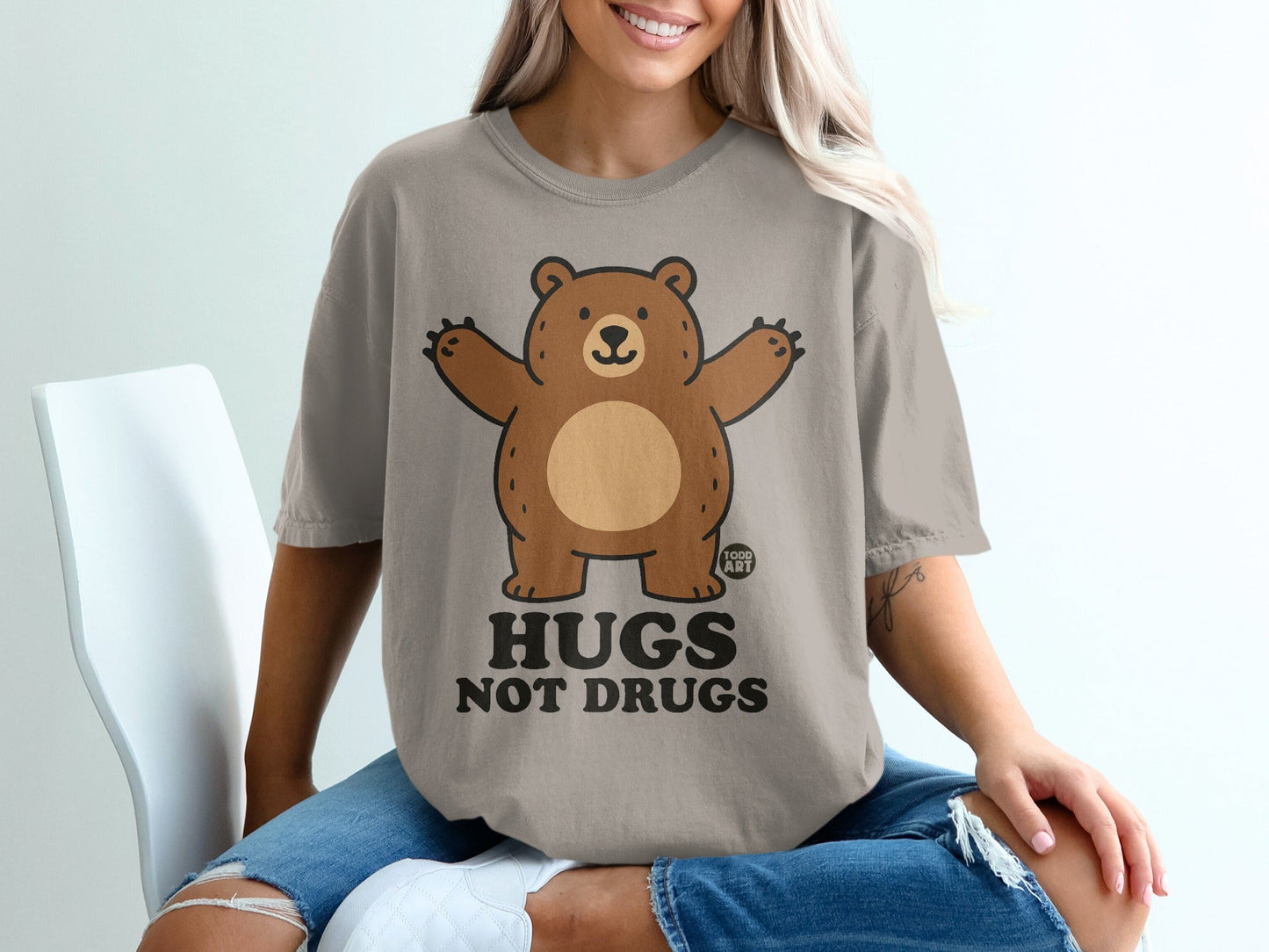 Hugs Not Drugs Cute Bear Graphic T-shirt