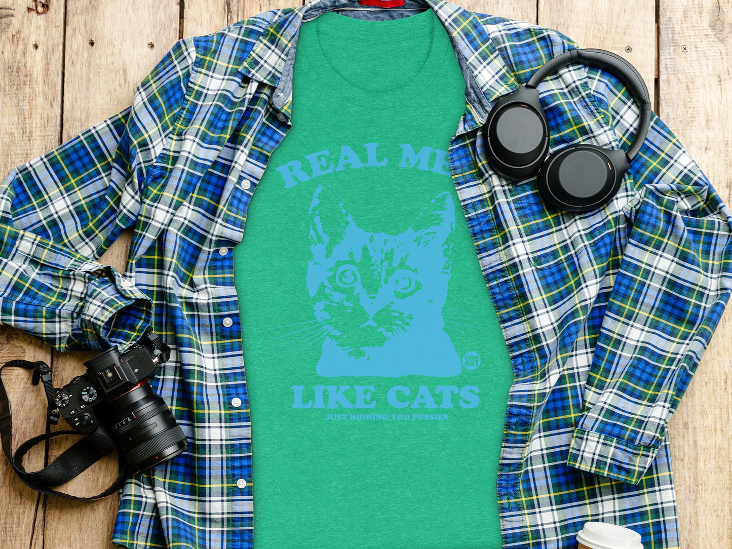 Real Men Like Cats Funny Saying Graphic Tee
