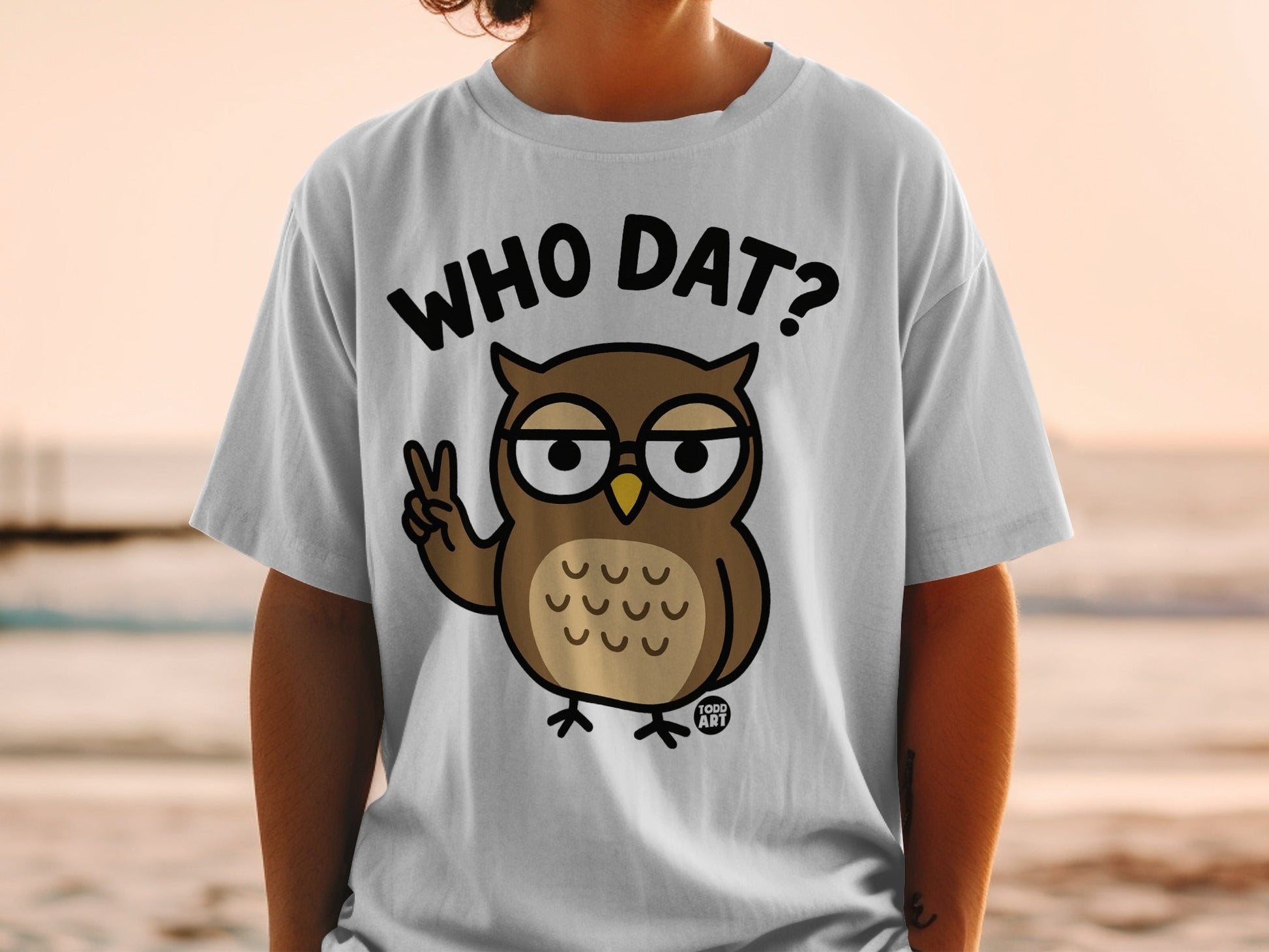 T-shirt with cartoon owl saying "Who Dat?" and giving a peace sign.