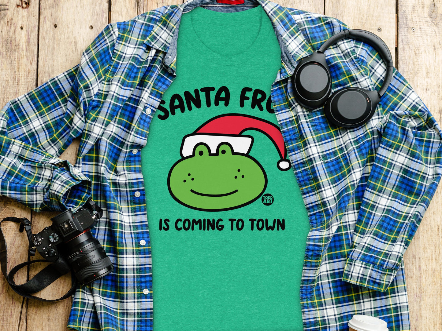 Santa Frog Is Coming To Town Green T-Shirt
