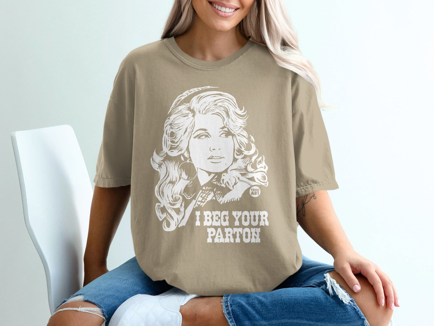 T-shirt with Dolly Parton graphic and "I beg your Parton" text.