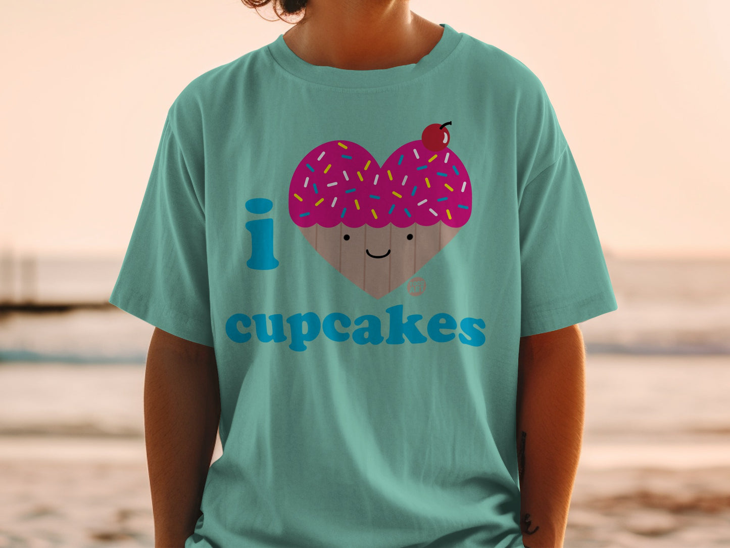 I Heart Cupcakes Cute Graphic T-Shirt