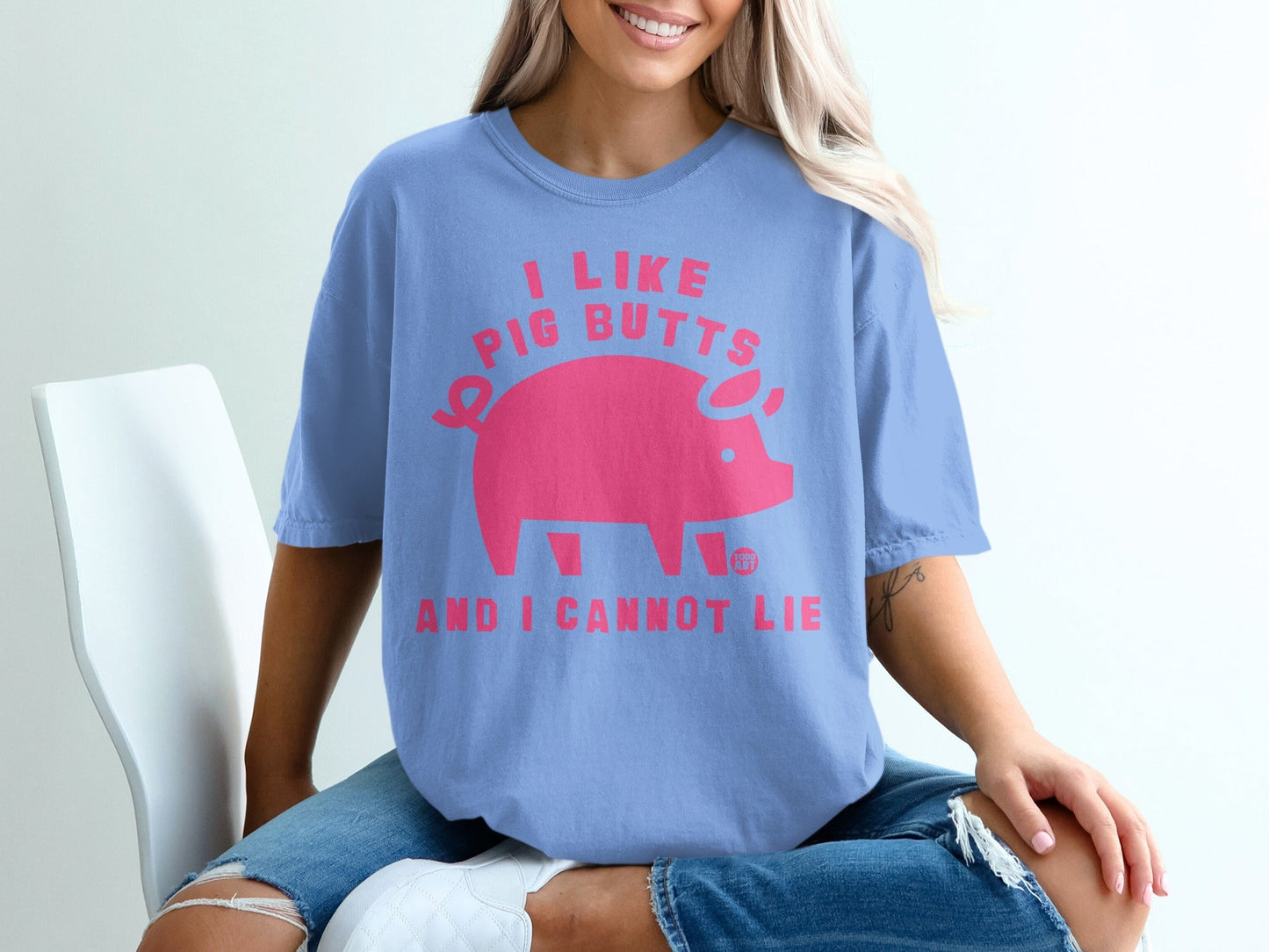 Blue t-shirt with pink pig and text "I LIKE PIG BUTTS AND I CANNOT LIE".