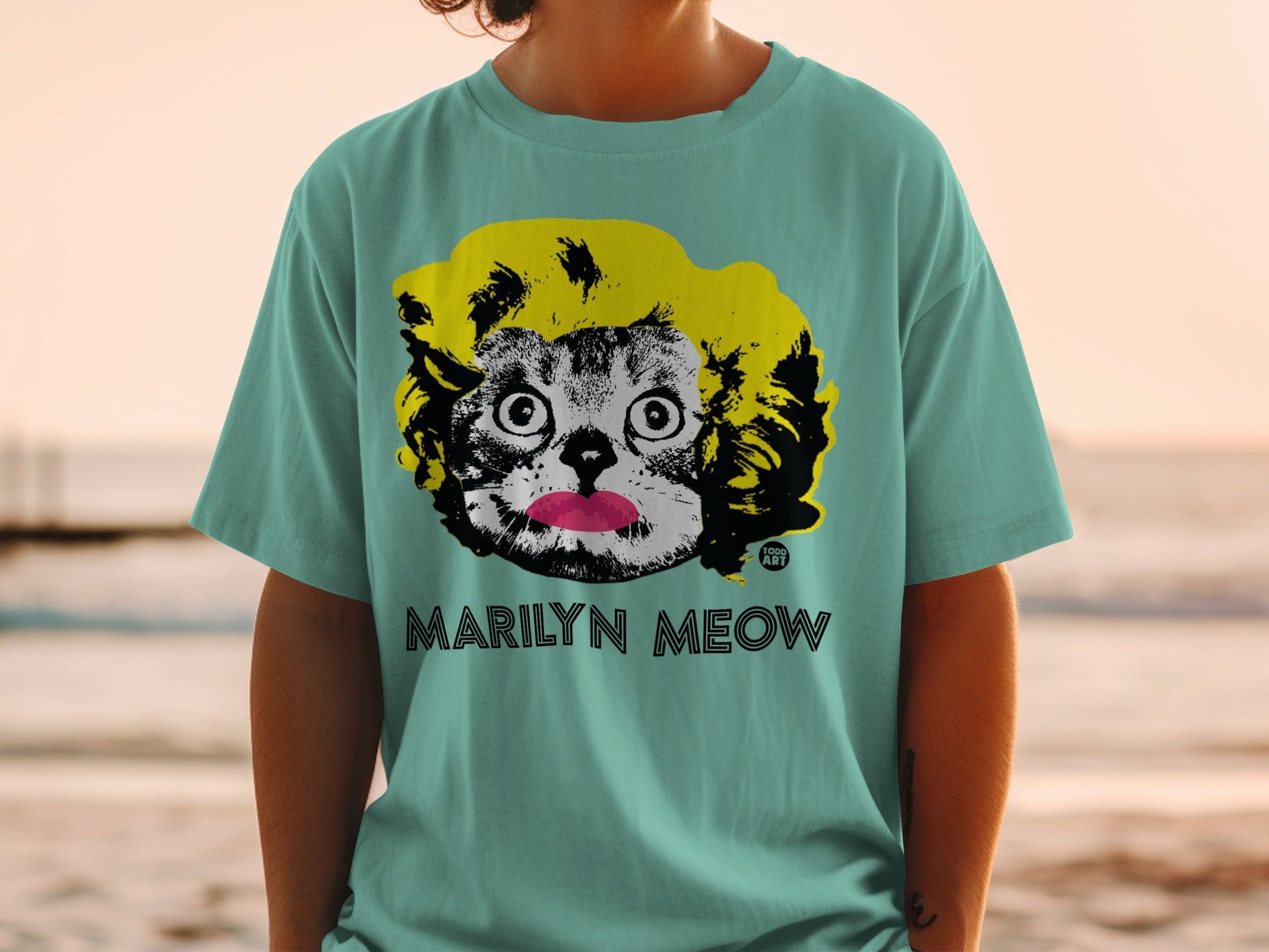 Marilyn Meow Graphic Cat Design T-Shirt