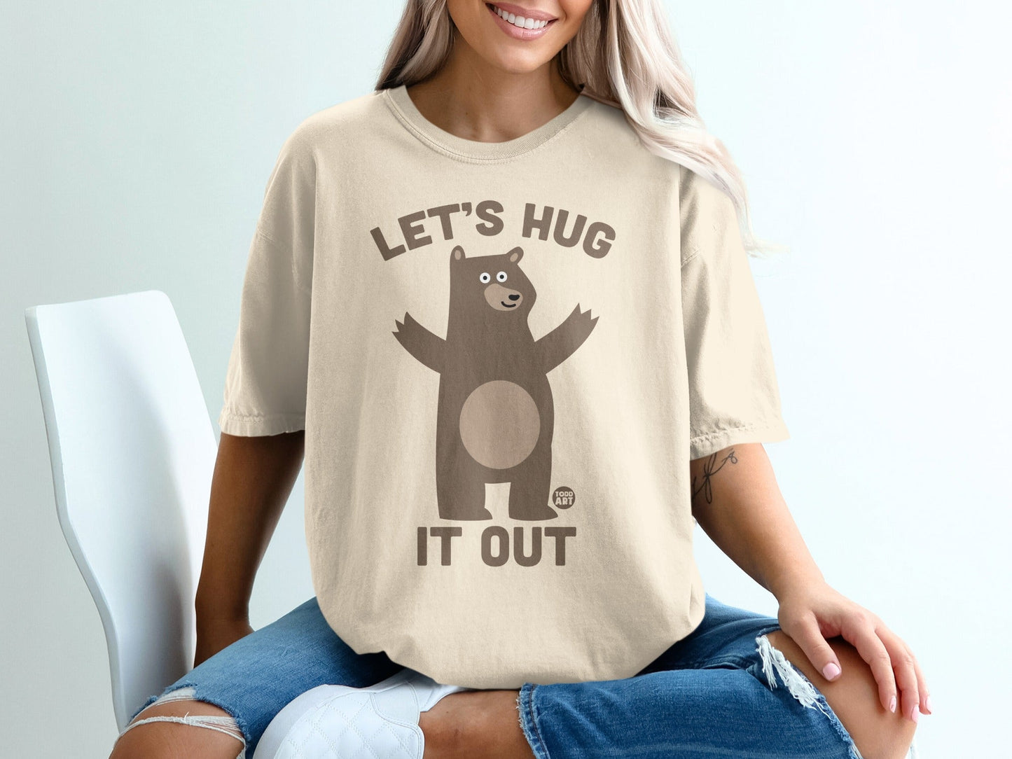 Let's Hug It Out Bear Design T-shirt for Casual Wear
