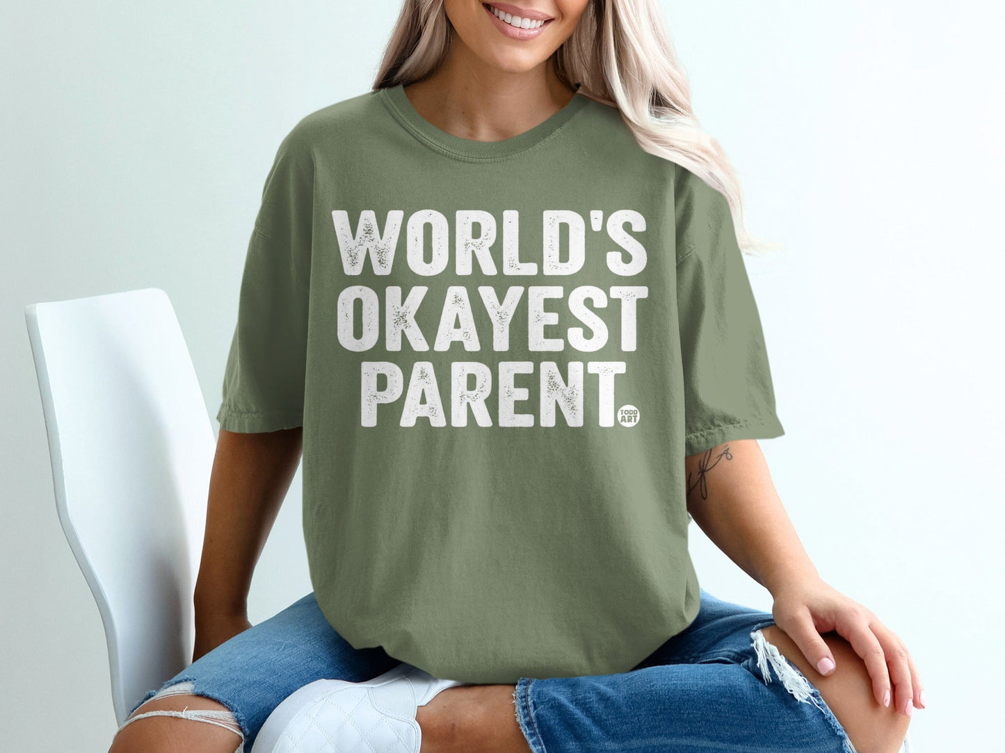 World's Okayest Parent Funny Graphic T-Shirt