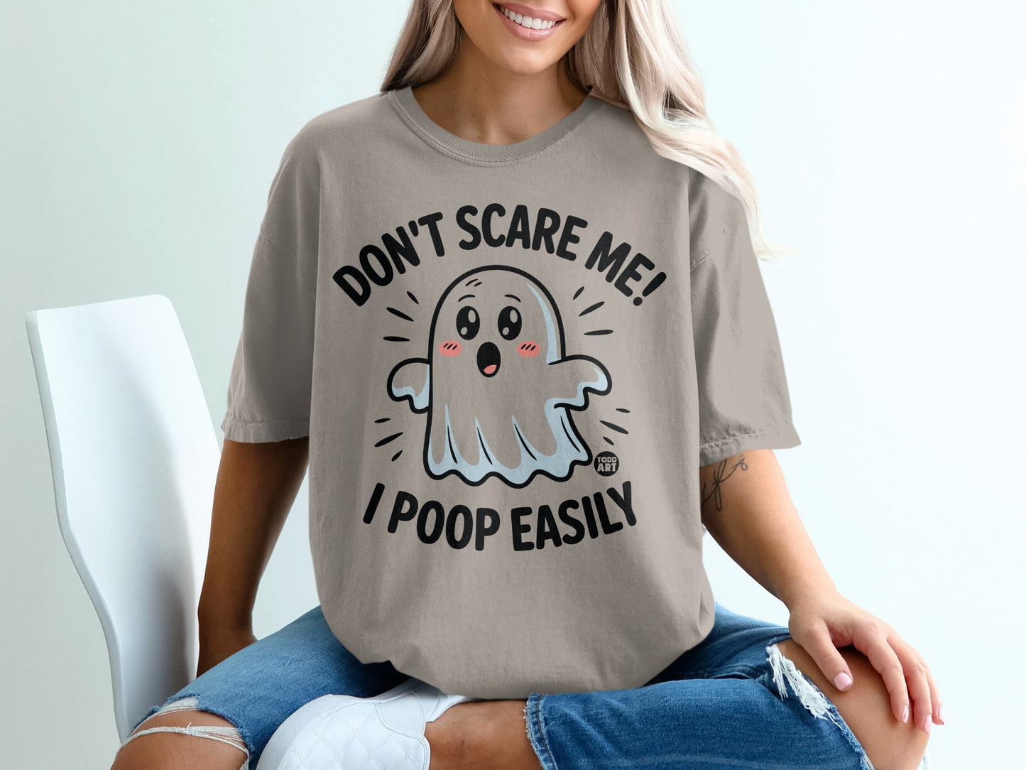 T-shirt with a cartoon ghost saying "Don't scare me! I poop easily."
