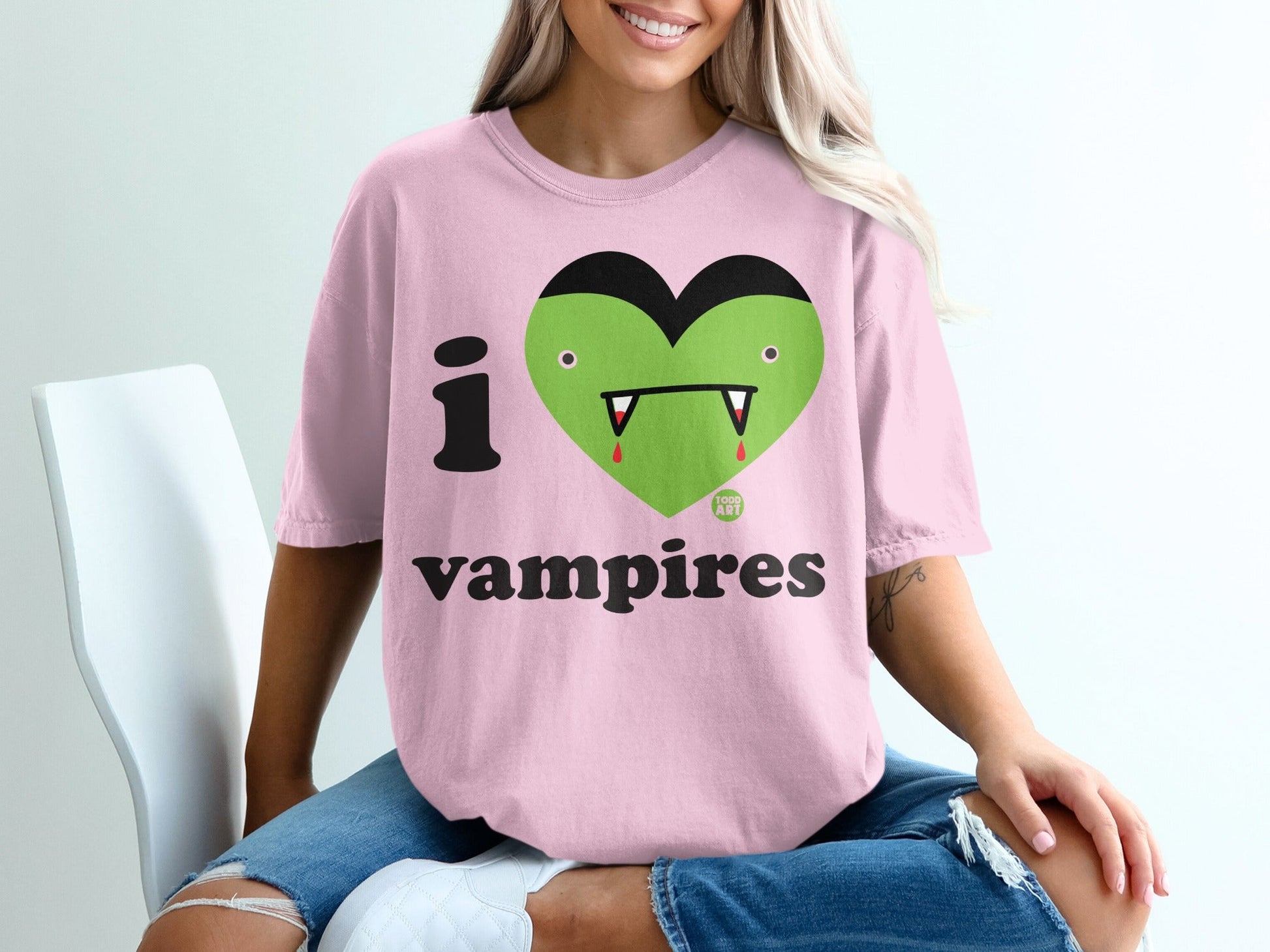 I Love Vampires Cute Green Heart Graphic T-shirt