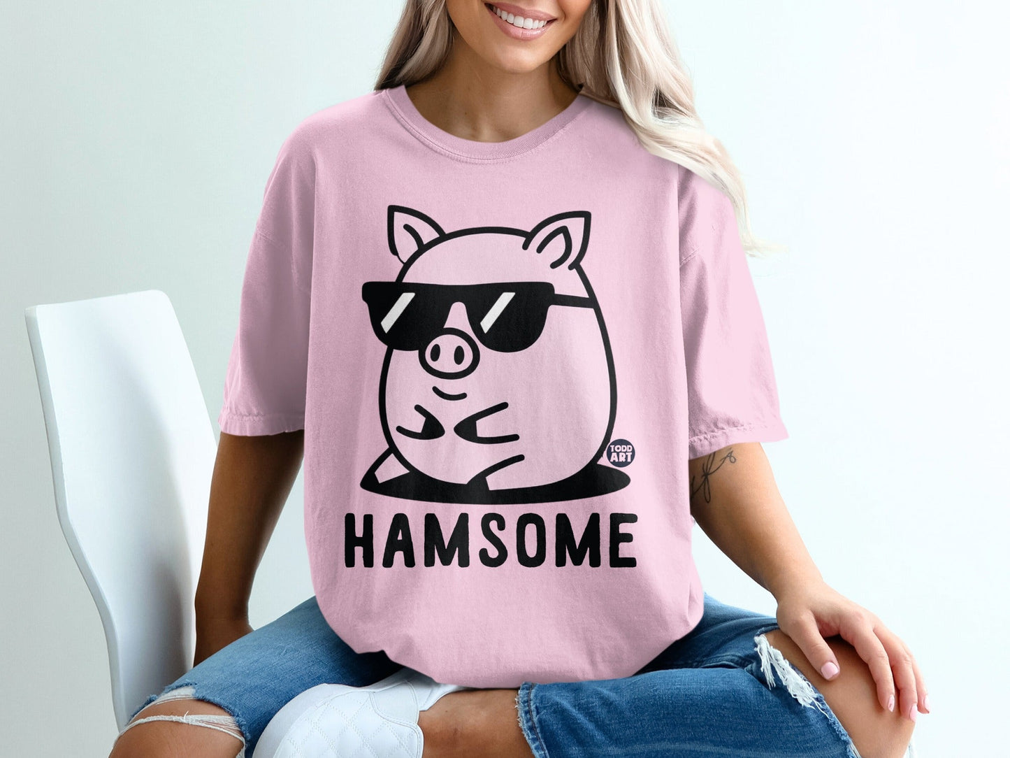 Pink t-shirt with cartoon pig wearing sunglasses, text "HAMSOME".