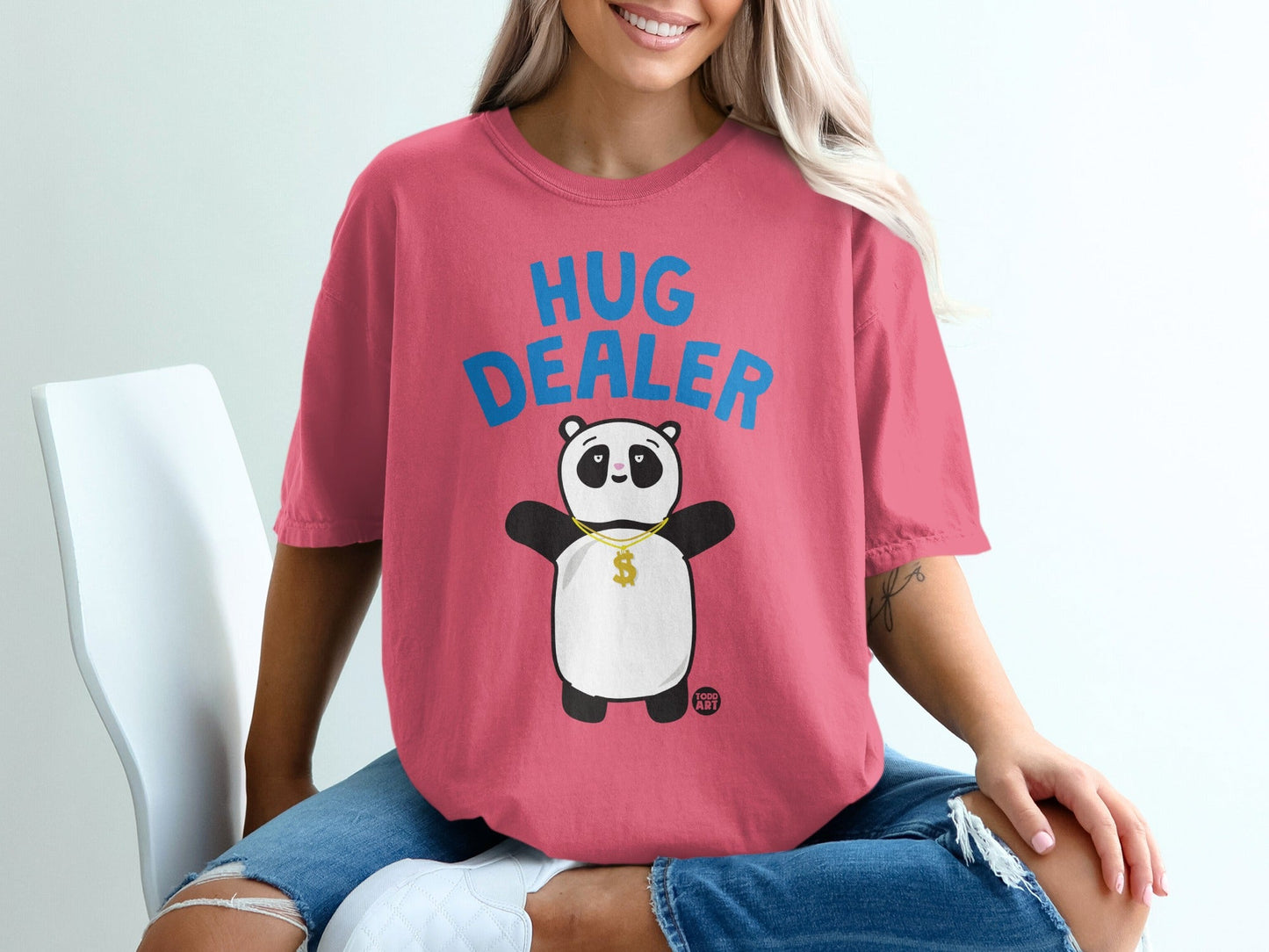 Hug Dealer Panda Graphic Cute Pink T-Shirt