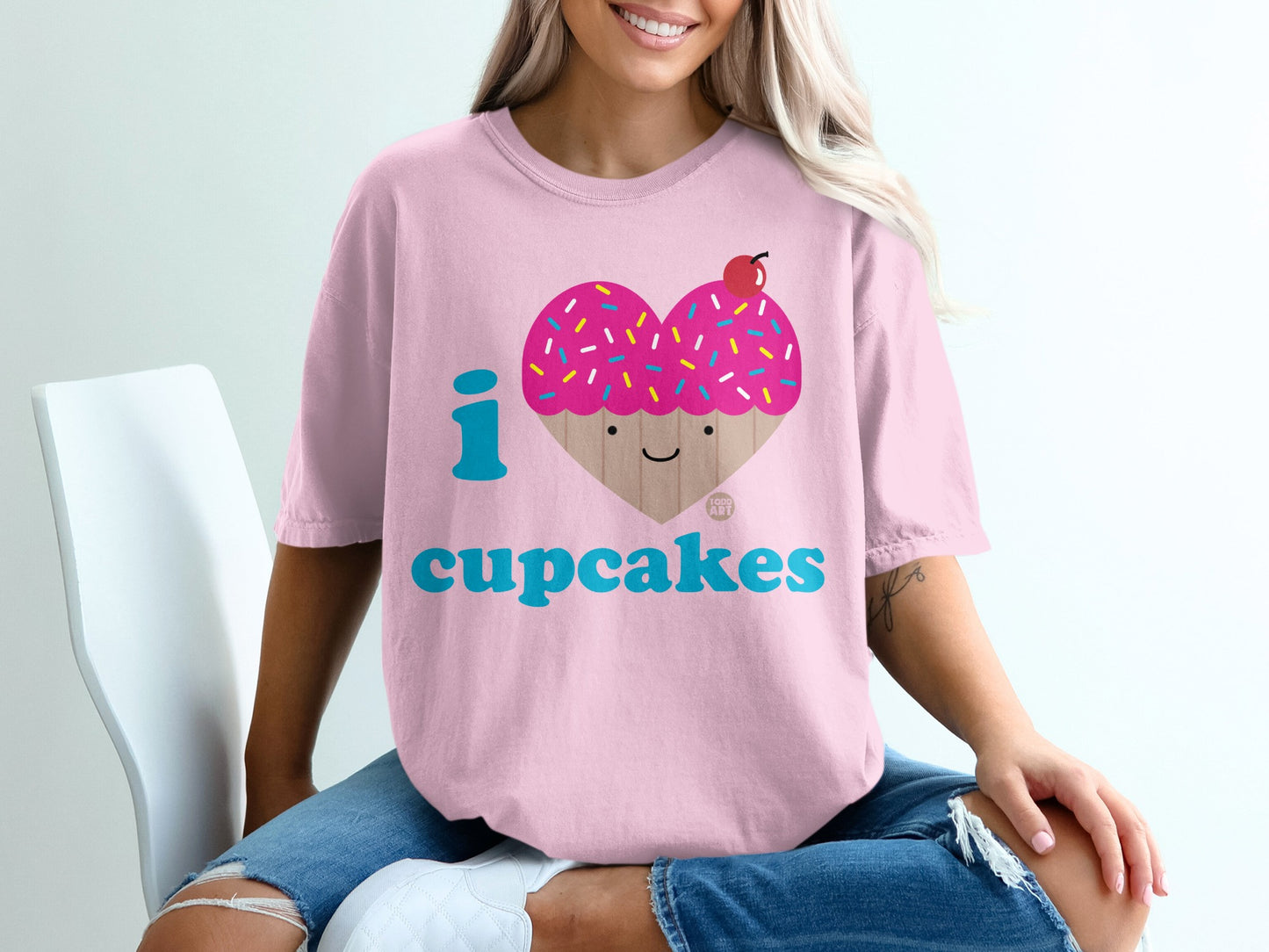 I Love Cupcakes with Cute Heart Design T-Shirt