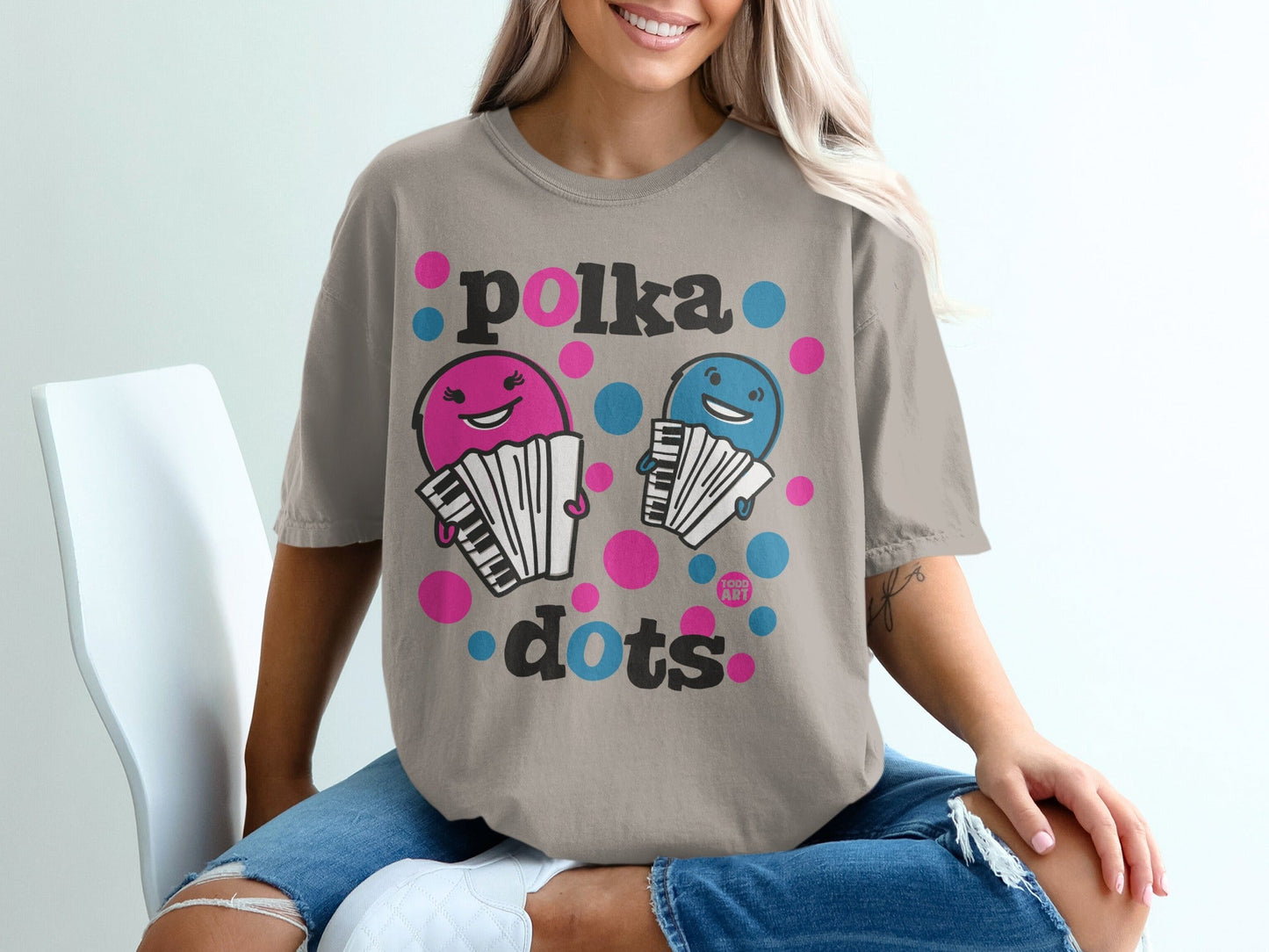 T-shirt with pink and blue polka dots and accordions.