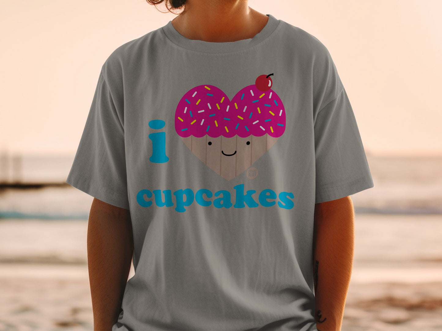 I Love Cupcakes Cute Graphic T-Shirt