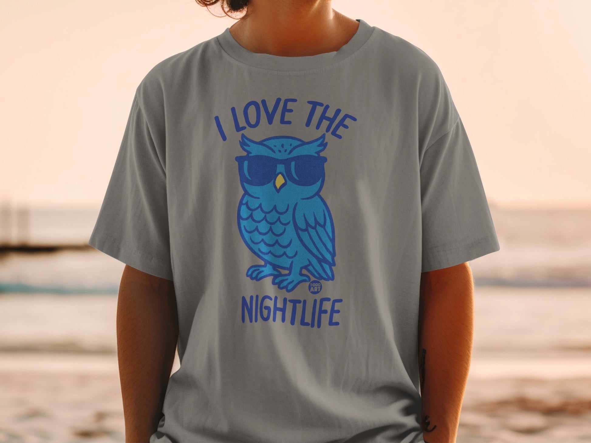 Gray t-shirt with a blue cartoon owl wearing sunglasses and text "I LOVE THE NIGHTLIFE".