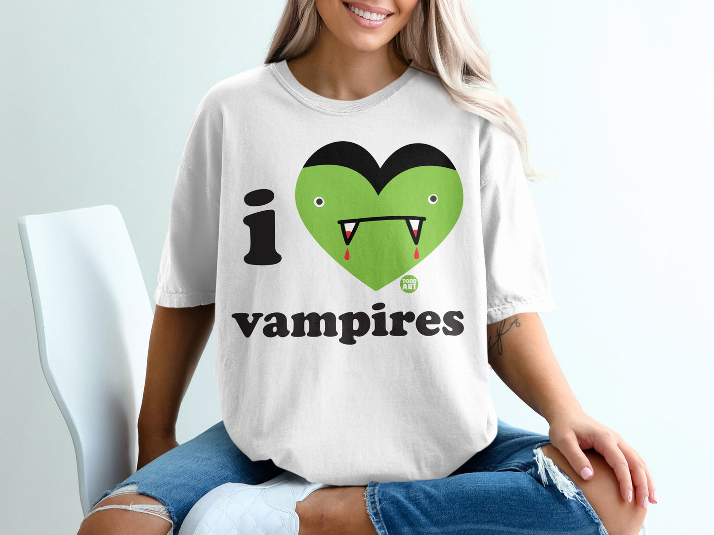 I Love Vampires Green Heart Design T-Shirt