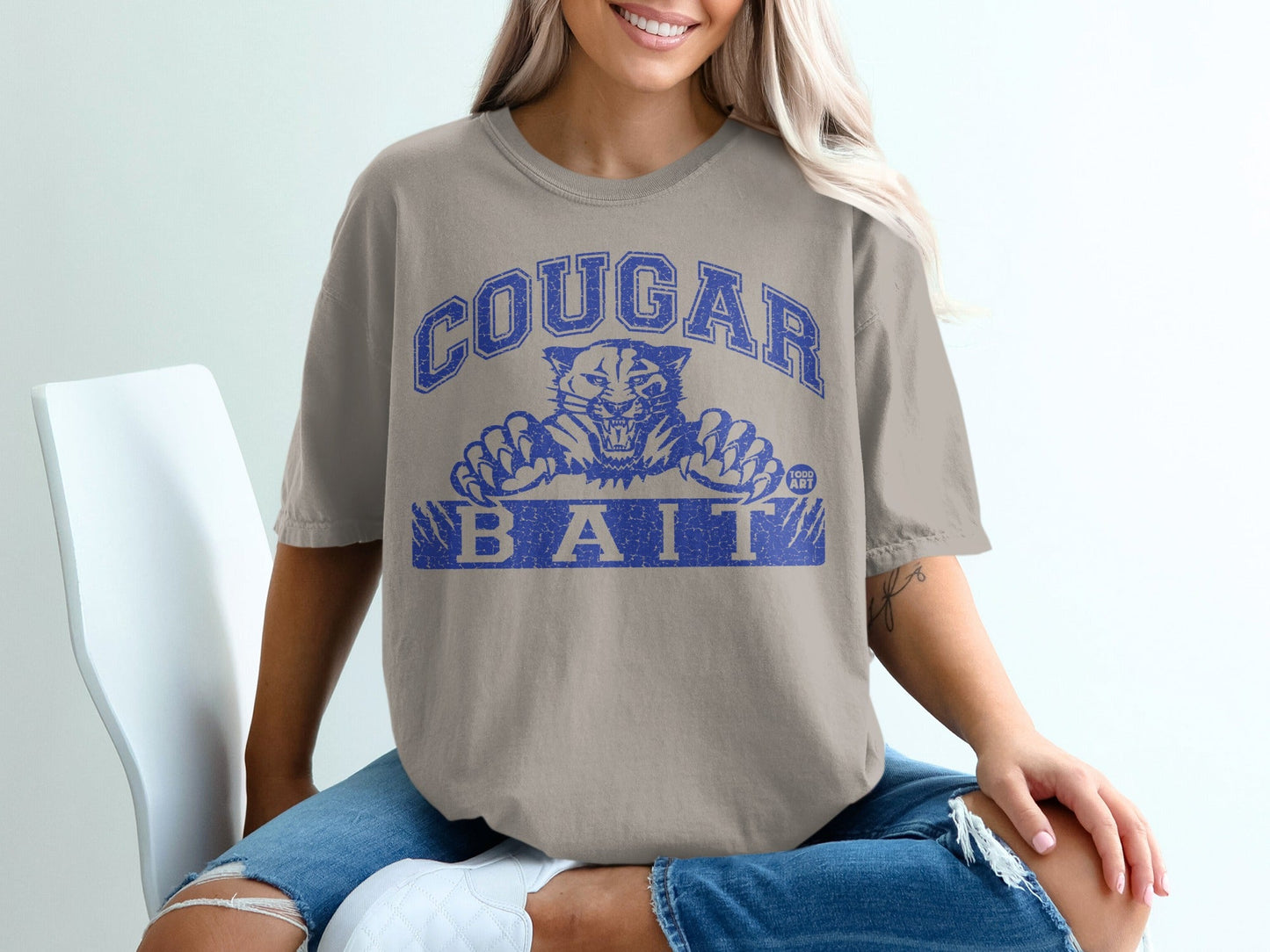 Cougar Bait Graphic Print Casual T-Shirt Product