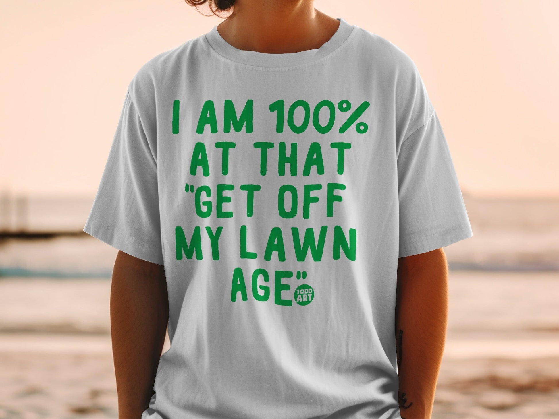 I AM 100% AT THAT 'GET OFF MY LAWN AGE' T-shirt
