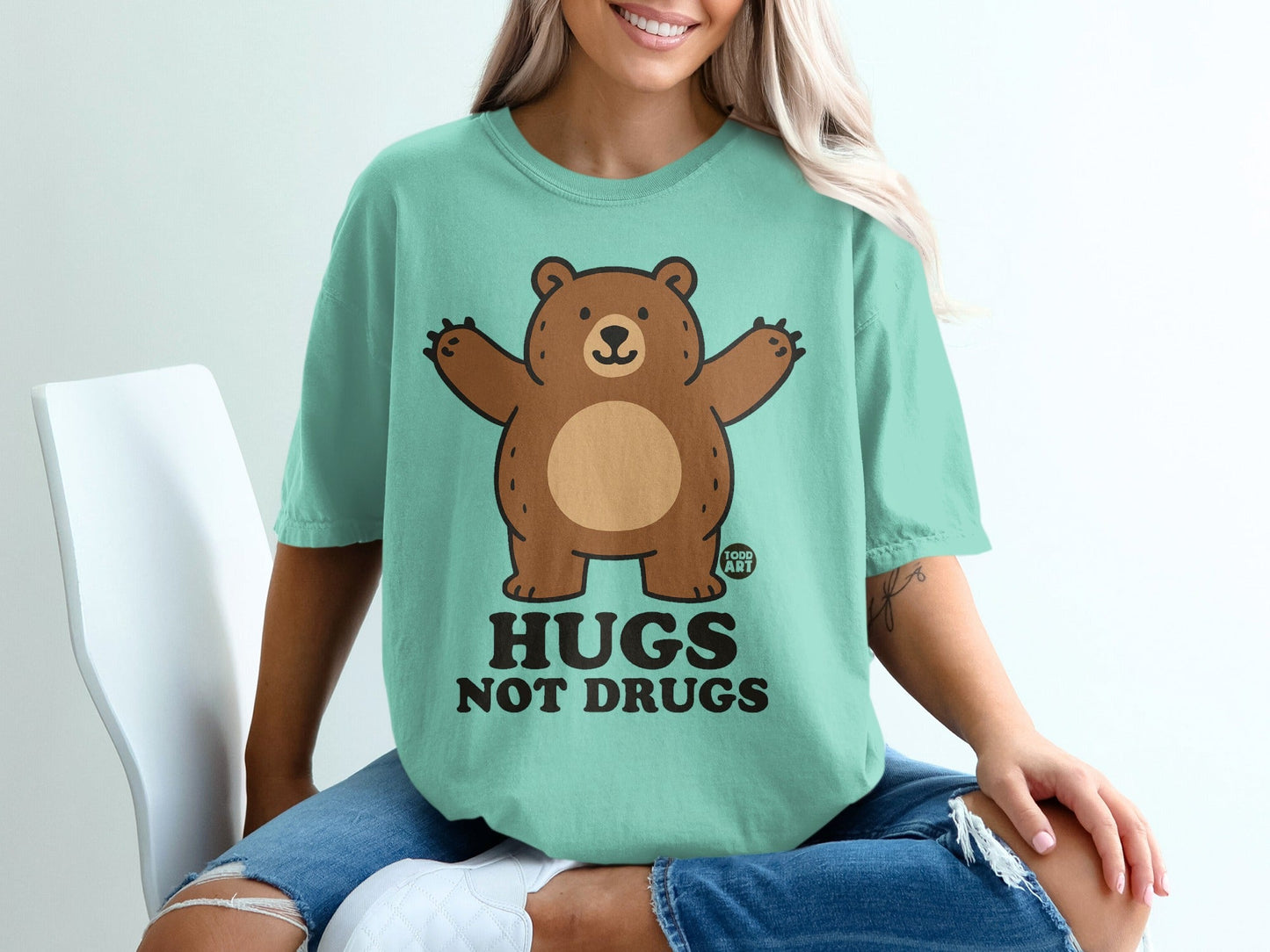 Hugs Not Drugs Cute Bear Graphic T-shirt for Casual Wear