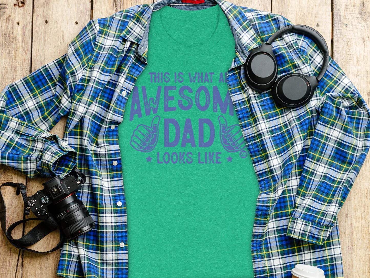 This Is What An Awesome Dad Looks Like T-Shirt
