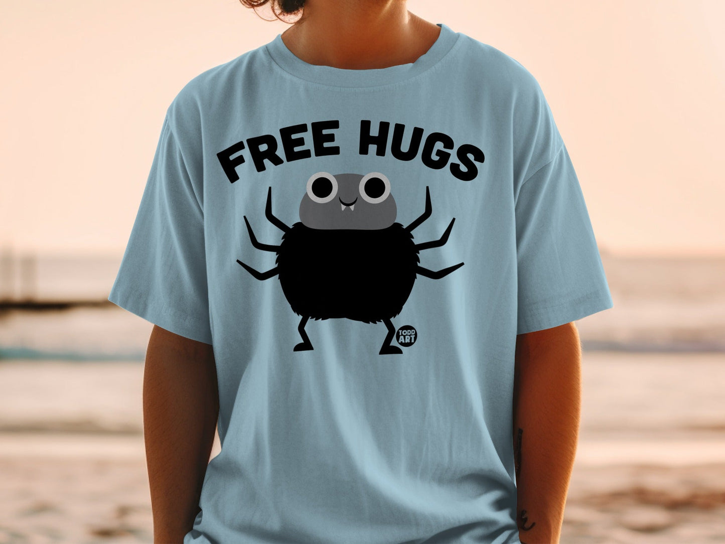 Free Hugs Cute Spider Graphic T-Shirt