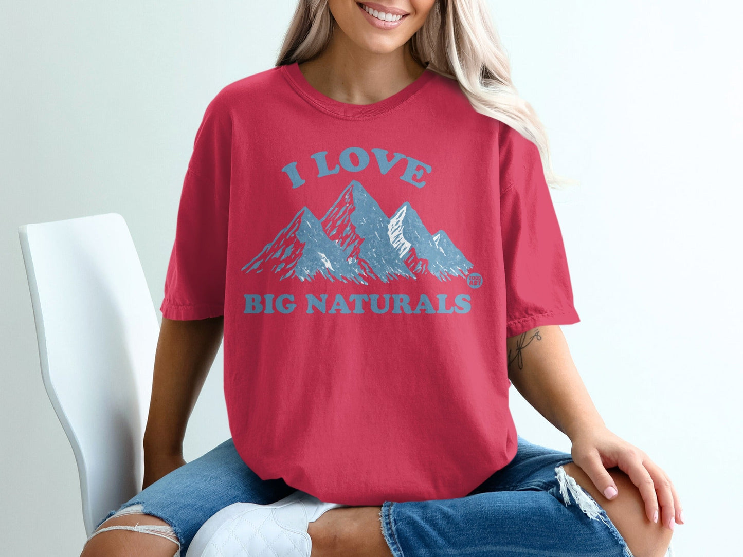 Red t-shirt with "I LOVE BIG NATURALS" and mountains graphic.