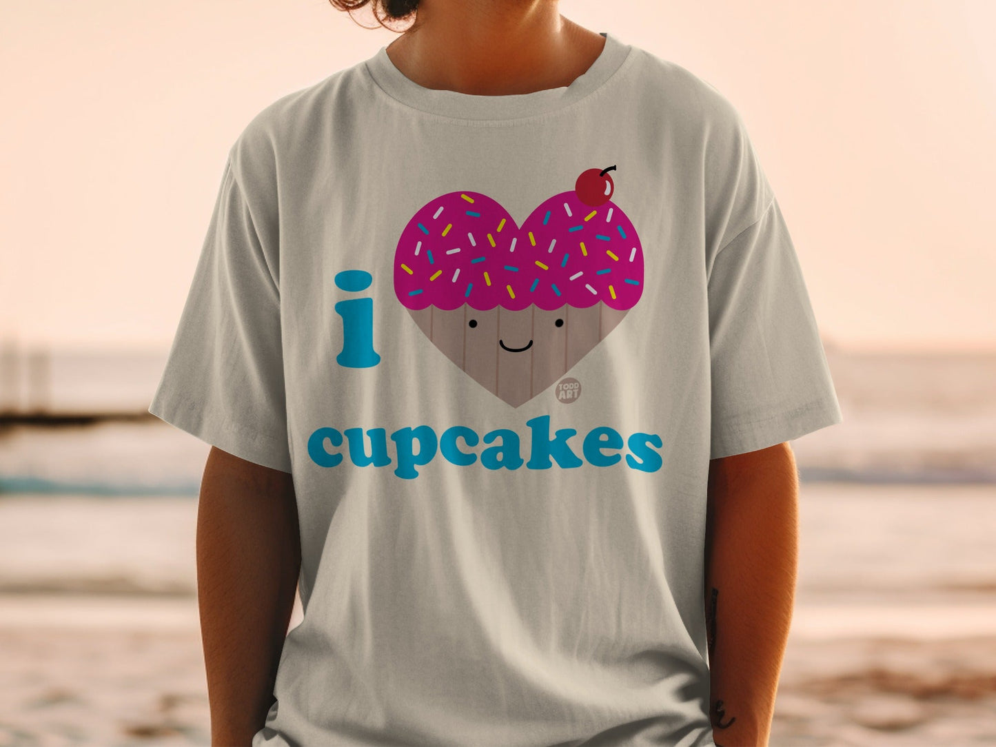 I Heart Cupcakes Cute Graphic Print T-Shirt