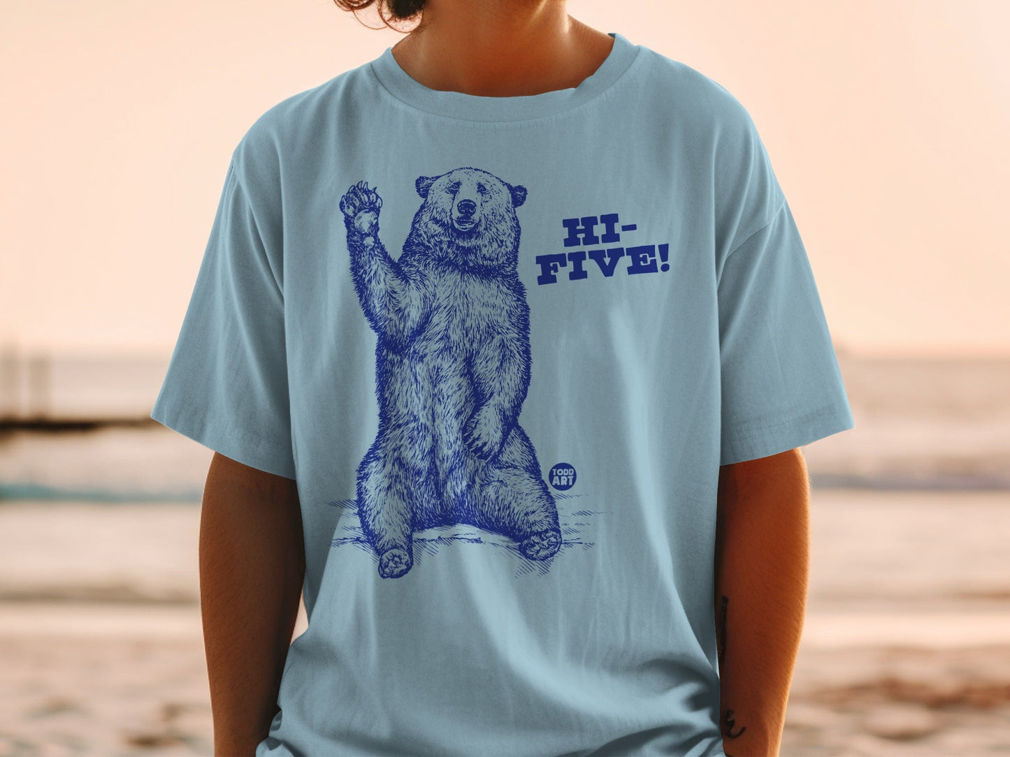 Hi-Five Bear Illustration Graphic T-Shirt