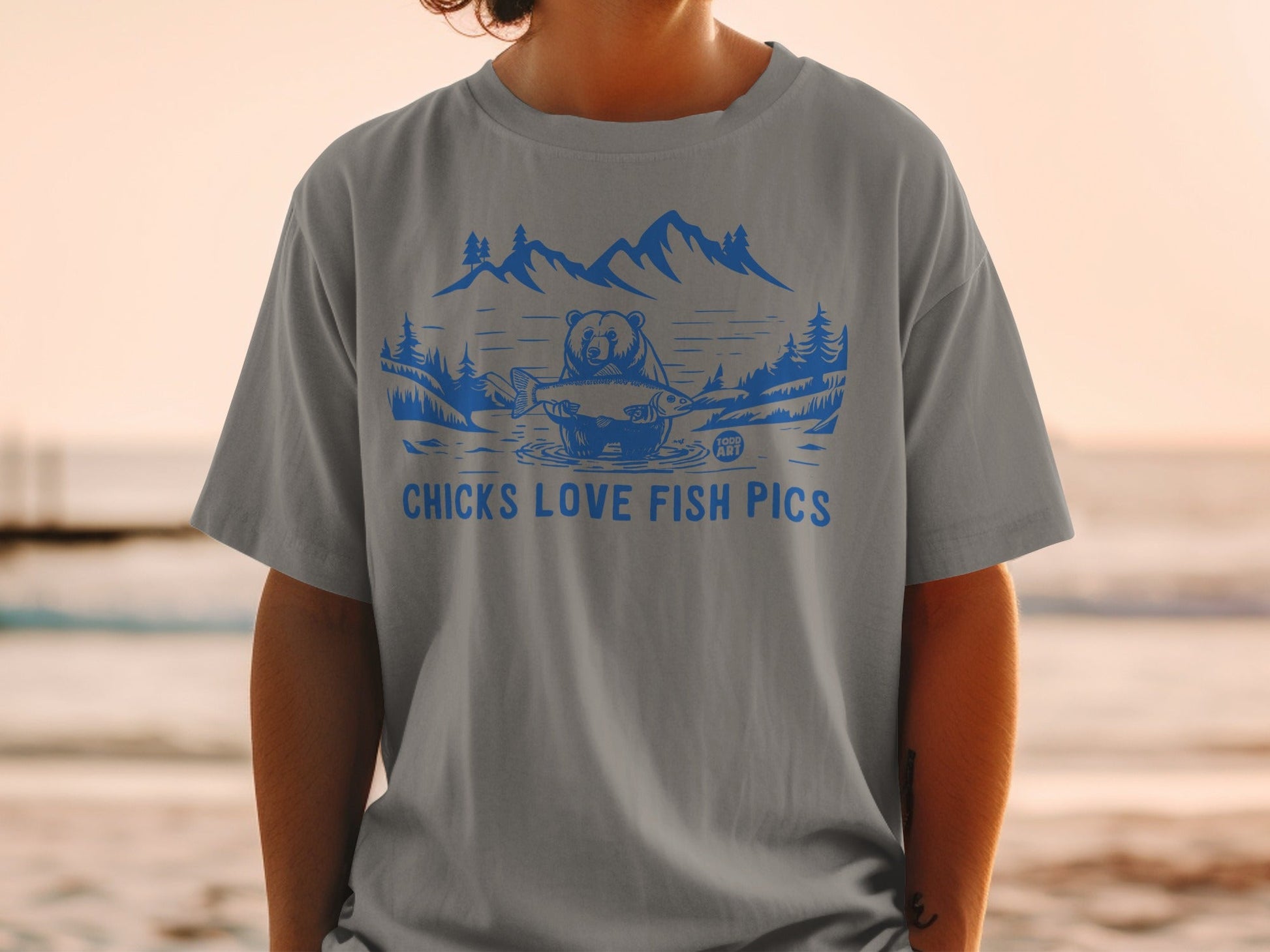 Chicks Love Fish Pics Bear Graphic Design T-shirt